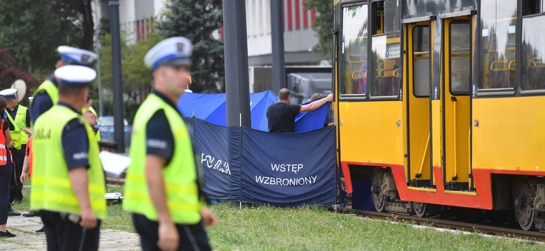 Tragedia w Warszawie. Nie żyje 5-latek, przytrzaśnięty drzwiami tramwaju i ciągnięty wzdłuż torowiska