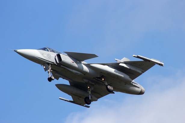 Samolot SAAB J-39 Gripen Szwedzkich Sił Powietrznych podczas ćwiczeń Frisian Flag 2012 w Leeuwarden w Holandii. Fot. Jelle vd Wolf / Shutterstock.com