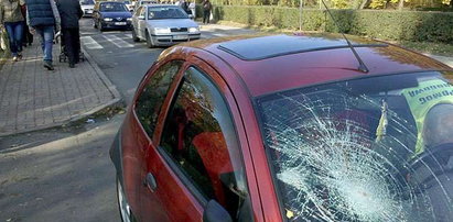 Wjechała w przystanek autobusowy. Są ciężko ranni