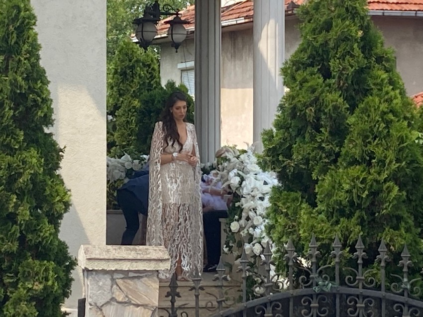 Mala Katja u venčanici 