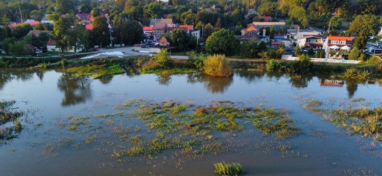 Katastrofa na Odrze. Stan alarmowy przekroczony na kilkudziesięciu stacjach