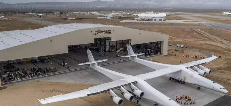 Największy samolot świata Stratolaunch wzbił się w powietrze