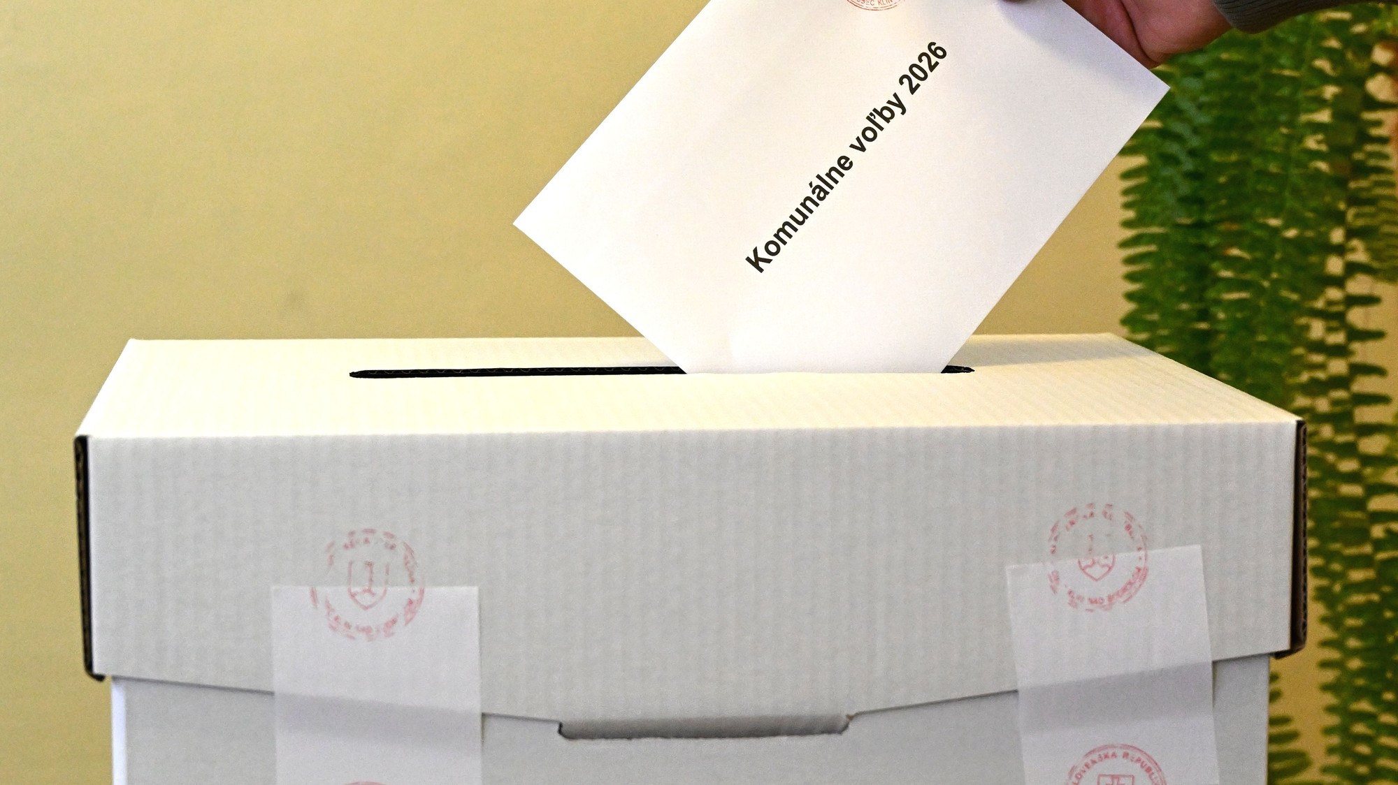 Volebná schránka pre komunálne voľby v sobotu 24. októbra 2026. 