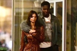 Emily Ratajkowski namiętnie całuje nowego faceta. To znany francuski aktor