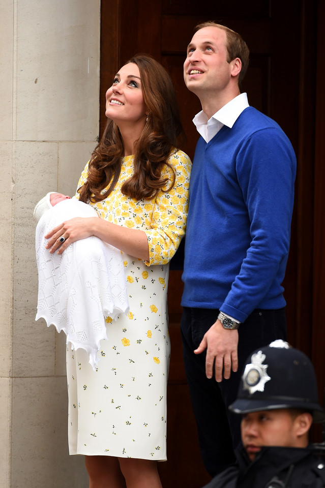 Księżna Kate i książę William ze swoją córeczką