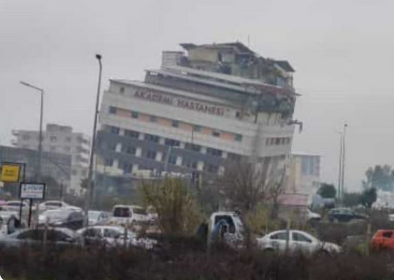 Szpital Akademii Hatay w tureckim mieście Antakya po kataklizmie