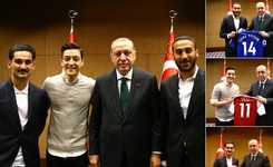 Reprezentanci Niemiec Gundogan i Ozil poparli Erdogana. Dali mu koszulkę 'dla mojego prezydenta' i wybuchł skandal