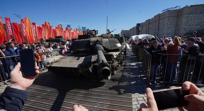 A US Abrams tank was put on display for Moscow residents to see in an open-air exhibition featuring equipment from nearly a dozen NATO countries.Russian Ministry of Defense