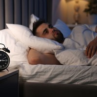 Ezzel a 7 módszerrel gyorsabban visszaaludhat, ha felébred éjszaka