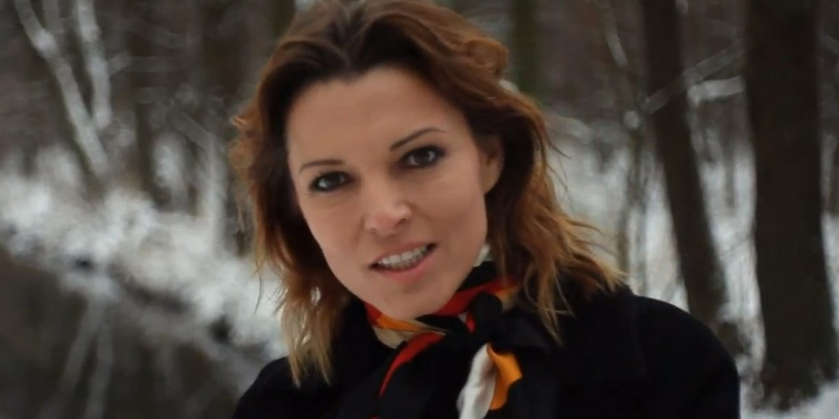 Ilona Felicjańska śpiewa kolędę