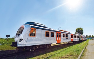 Najbardziej zaawansowana modernizacja na polskim rynku. EZT EN57 Feniks gotowy do jazdy