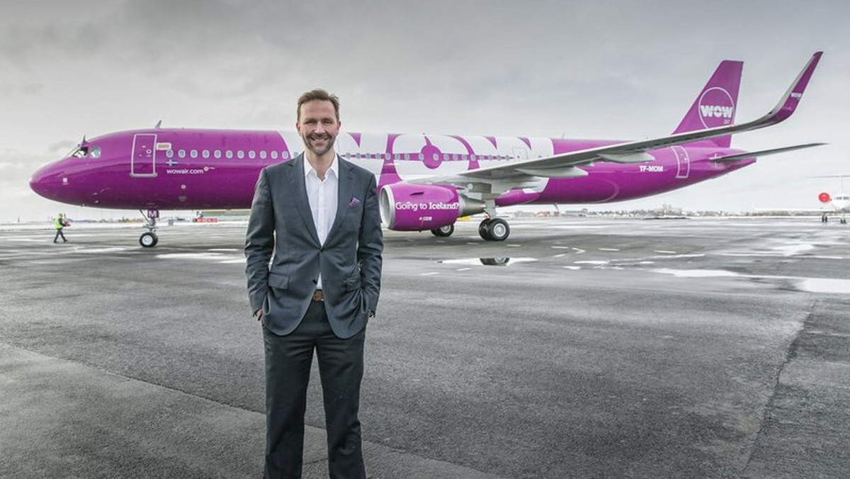 Szef islandzkich linii lotniczych Wow air stwierdził, że niedługo przewoźnicy przestaną w ogóle pobierać opłaty od pasażerów i same zaczną im dopłacać za to, że chcą korzystać z ich usług. Jak to możliwe?