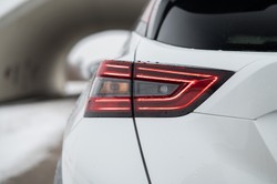 Ten Nissan spala 4,0 l/100 km. Ile kosztuje?