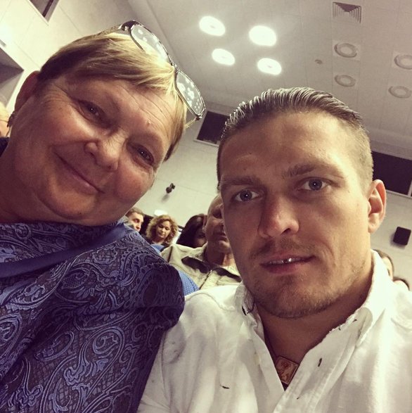 Ołeksandr Usyk z mamą