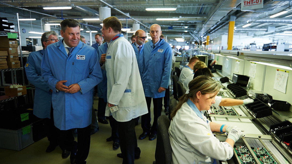 W Gdańsku uroczyście otwarto w piątek fabrykę produkującą oprawy oświetlenia ledowego. W zakładzie pracuje już ponad 30 osób, a jego zdolności produkcyjne pozwalają na zatrudnienie ok. 400. W uroczystości uczestniczył m.in. wicepremier Janusz Piechociński.
