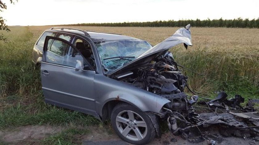 Tragiczny wypadek. Jedna ofiara śmiertelna, 4 dzieci w szpitalu