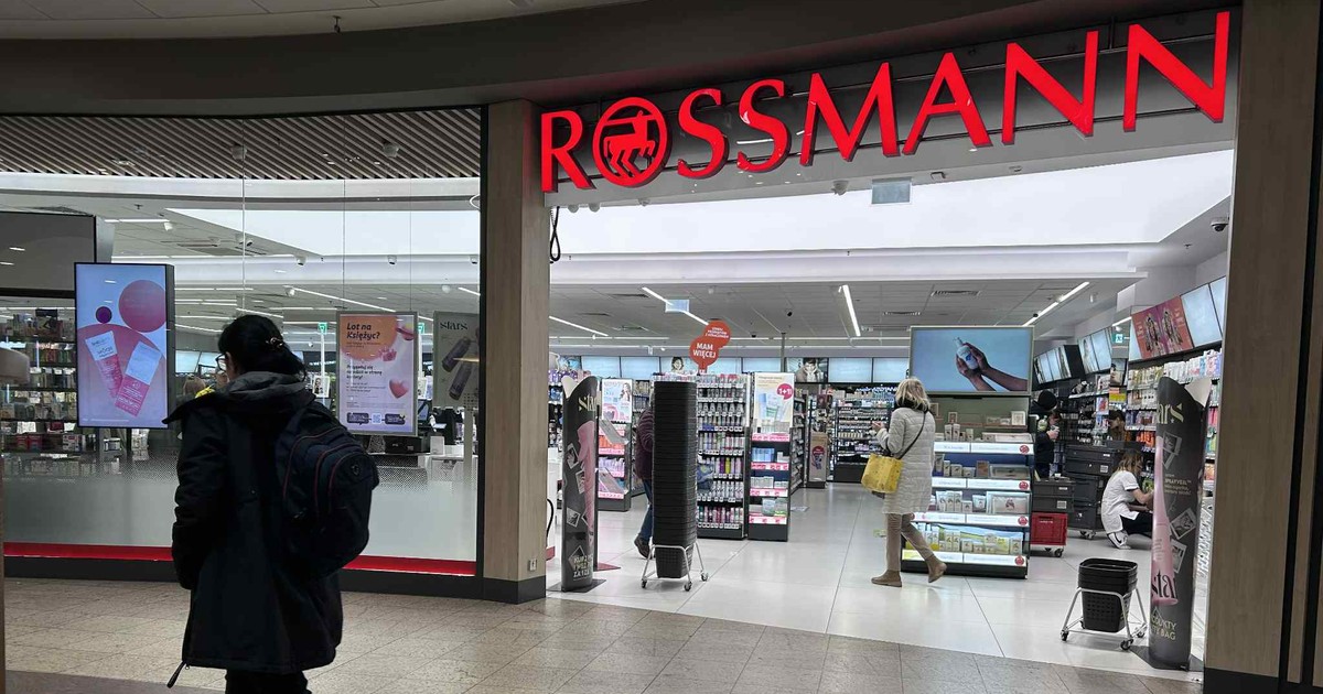 Polki szturmują Rossmanna. Wszystko przez to, że przecenił hitowy kosmetyk na 1,99 zł