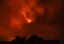 Katastrofalna sytuacja w turystycznym raju. Grecja walczy z pożarami [ZDJĘCIA]