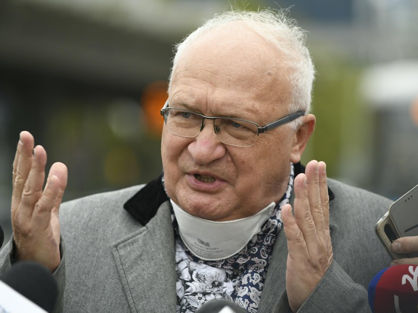 Straszne słowa prof. Simona: Dylematy, kogo podłączyć do respiratora, a kogo nie, mam co kilka dni