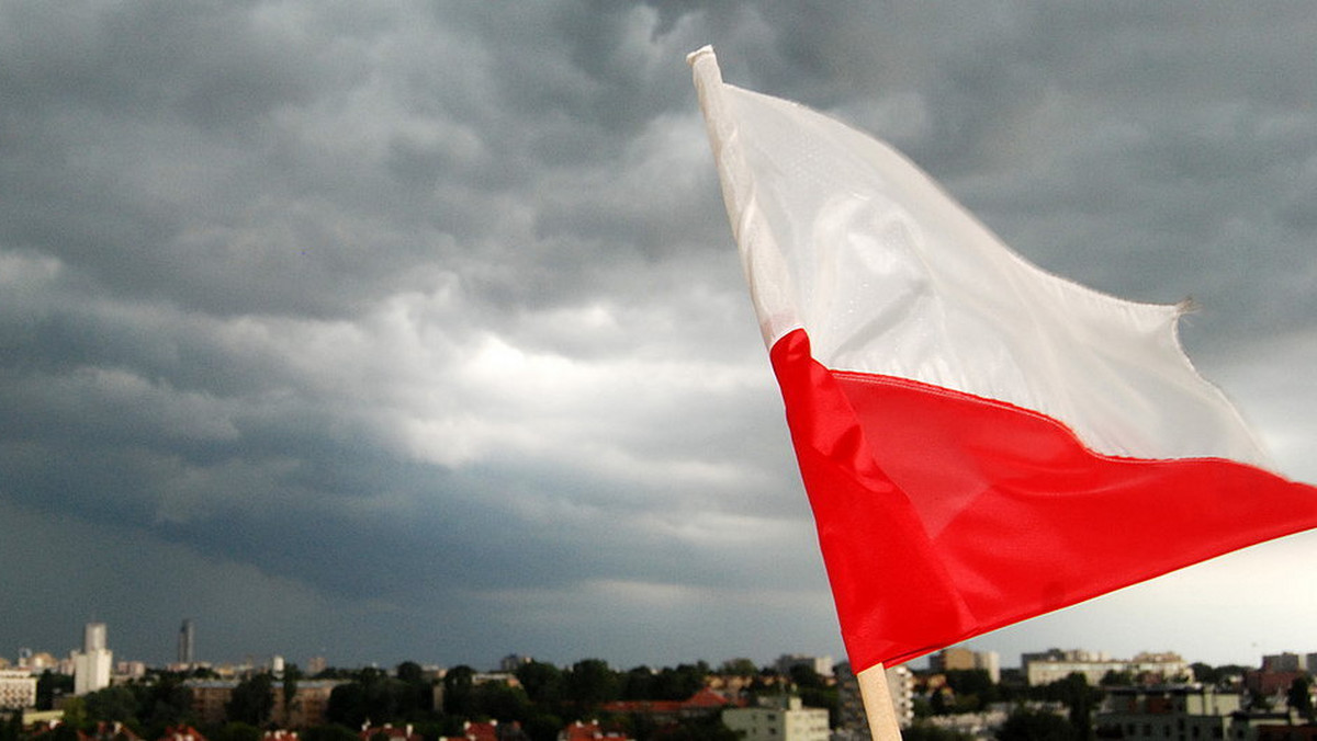 Źle się dzieje jeśli historia Polski przestaje mieć dla nas znaczenie. Niedobrze gdy traktujemy ją jako zbiór oddających się w otchłań zapomnienia epizodów, które wraz z upływem czasu zdają się odrywać coraz mniej znaczącą rolę. Historia bezpowrotnie naznaczyła naszą tożsamość i sumienia. Dlatego w 100-letnią rocznicę Bitwy warszawskiej w Warszawie musi stanąć majestatyczny Łuk Triumfalny. Symbol, który będzie rozświetlał naszą europejską dumę.