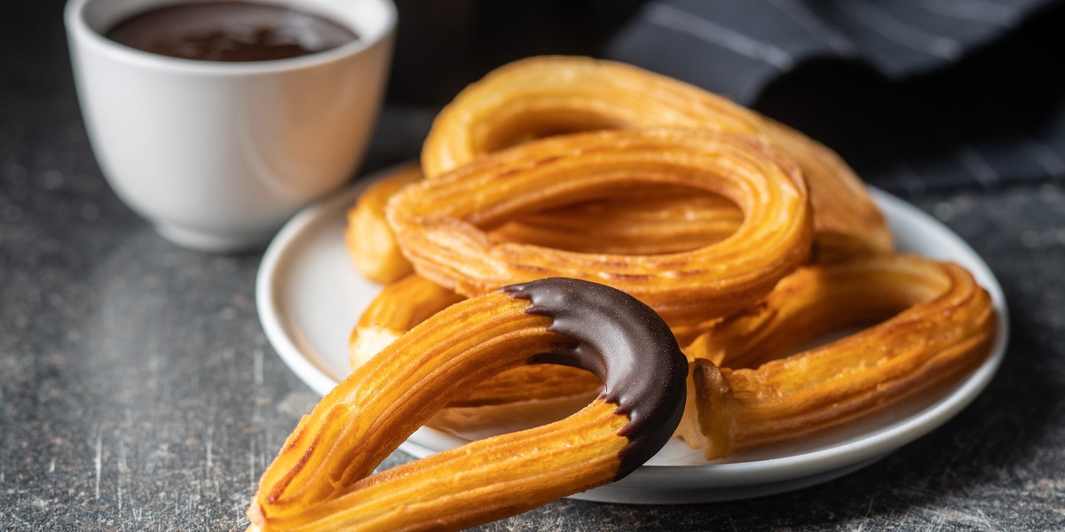 Smakołyki na karnawał? Warto skusić się na churros. 