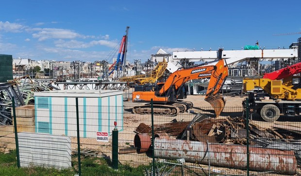 Pao kran na gradilištu kod Brankovog mosta