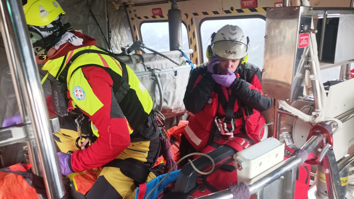 (VIDEO) OGROMNA TRAGEDIJA NA ALPIMA Poginuli skijaši, potraga za zatrpanima i dalje traje Kép