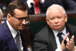 Mateusz Morawiecki i Jarosław Kaczyński w Sejmie