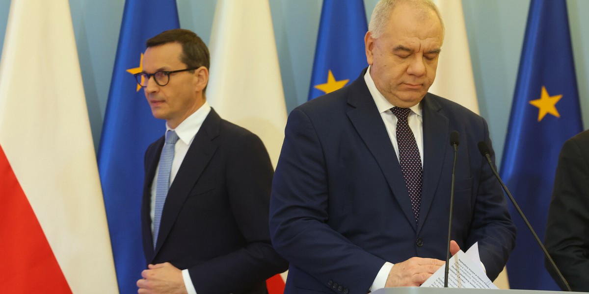 Premier Mateusz Morawiecki i wicepremier Jacek Sasin.