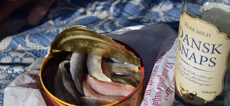 Surströmming, czyli cuchnący, sfermentowany śledź ze Szwecji