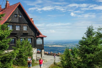 Hotele i stoki otwarte. Burmistrz górskiej gminy: decyzja dobra, ale spóźniona