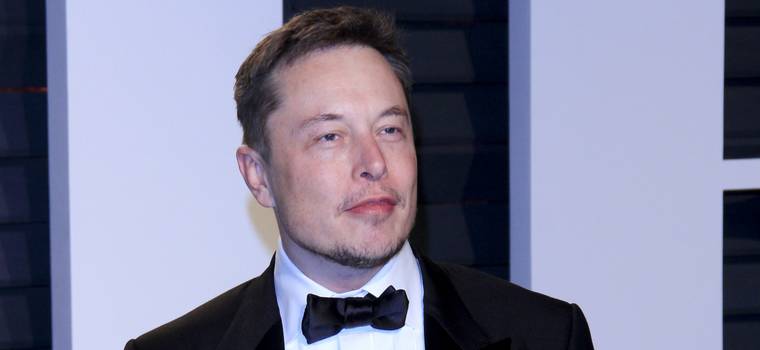 Czy Tesla wprowadzała klientów w błąd? Czarne chmury nad Elonem Muskiem