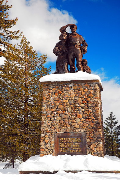 Pomnik w Donner Memorial State Park, Kalifornia