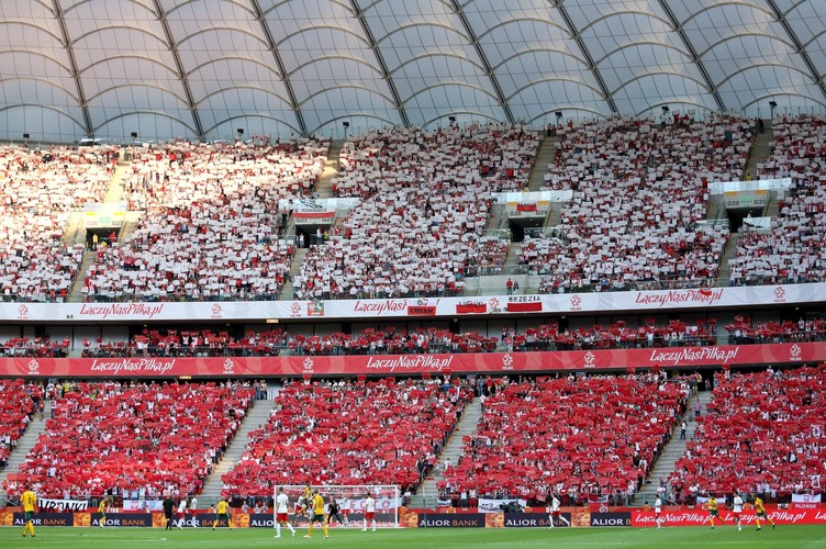 Polscy kibice podczas towarzyskiego meczu piłkarskiego: Polska - Litwa