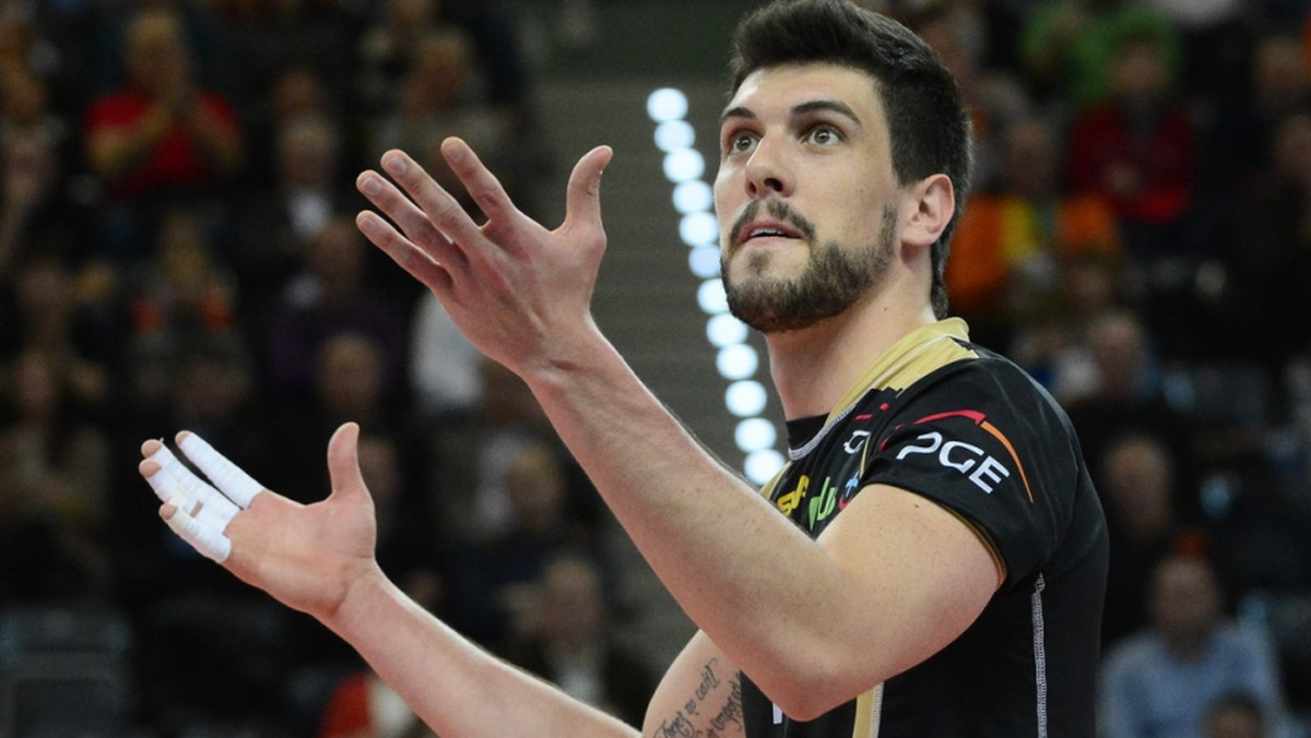 PGE Skra Bełchatów przegrała z Lotosem Trefl Gdańsk 1:3 (20:25, 23:25, 27:25, 22:25) w półfinale Pucharu Polski w Gdańsku. Podopiecznym trenera Miguela Falski nie wiedzie się w drugiej części sezonu i zakończą go bez żadnego trofeum.