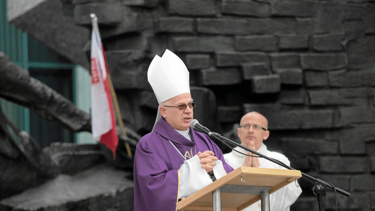 Abp Józef Michalik odpisał o. Ludwikowi Wiśniewskiemu już we wrześniu na jego list o sytuacji Kościoła w Polsce, który wysłał do nuncjusza apostolskiego oraz kilku polskich hierarchów - poinformowało biuro prasowe Konferencji Episkopatu Polski.