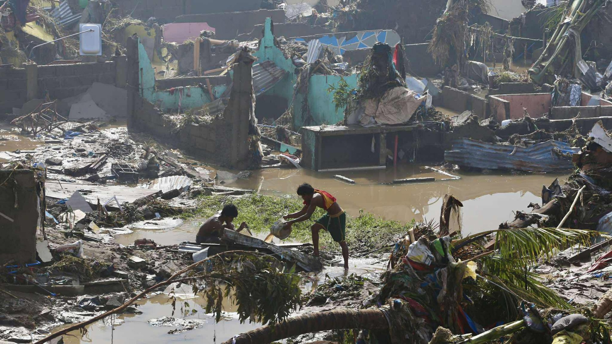 Filipíny zasiahol tajfún Kalmaegi.