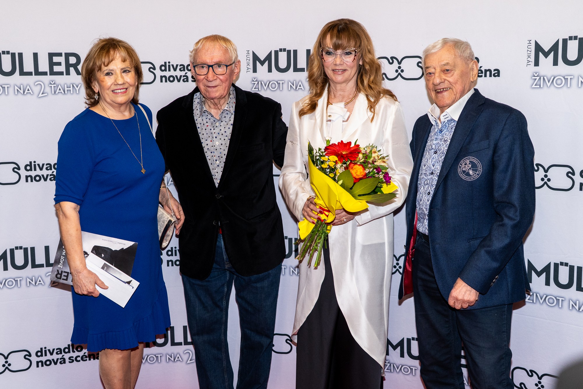 Premiéra muzikálu Müller – Život na dva ťahy : herec Karol Čálik, riaditeľka Novej scény Ingrid Fašiangová a bývalý hokejista Jozef Golonka.