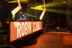 Robin Schulz rytmicznie na lato. Posłuchaj "All This Love"