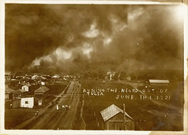 Kłęby dymu nad Greenwood, 1 czerwca 1921 r