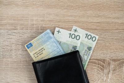 Uderzyli w nas zupełnie nowym podatkiem za samochody. Teraz trzeba płacić fiskusowi jeszcze więcej