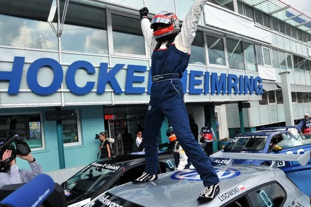 Polak pierwszym triumfatorem pucharu Scirocco R 2011