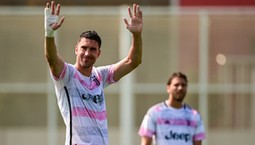 Kibice grożą koledze Arkadiusza Milika, że obetną mu trzy palce