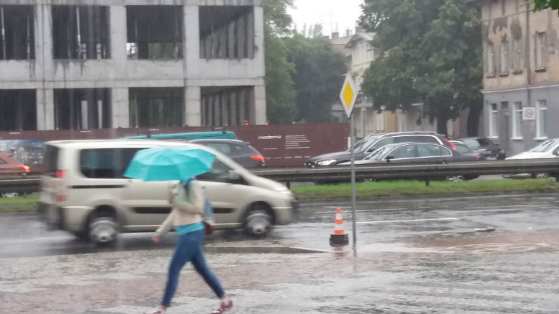 Wielka ulewa w Trójmieście. Coraz bardziej niebezpiecznie na ulicach