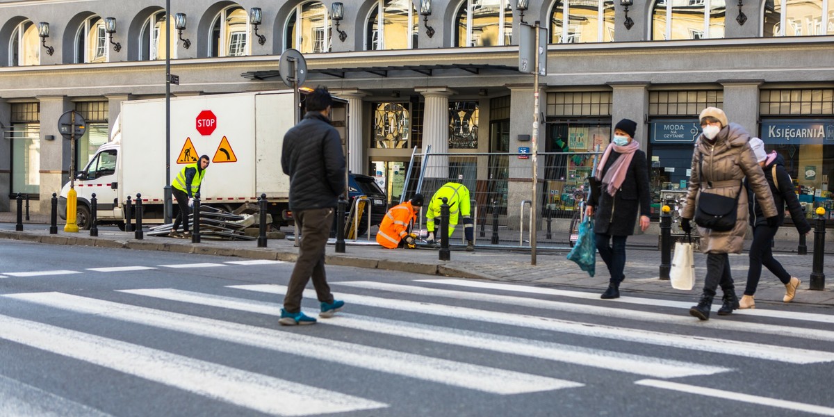 Przeciętne wynagrodzenie brutto w sektorze przedsiębiorstw w lutym 2021 r. wyniosło 5.568,82 zł, co oznacza wzrost o 4,5 proc. rdr - podał Główny Urząd Statystyczny. 