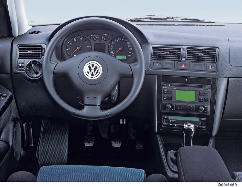 Volkswagen Golf kontra Toyota Corolla: pojedynek na szczycie