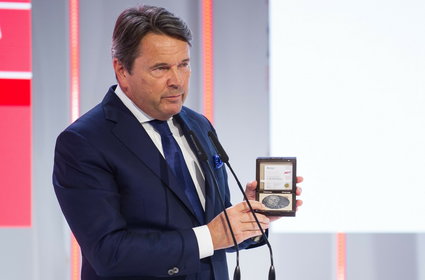 Jeden z najbogatszych Polaków chce bić pesos. Jego firma złożyła ofertę