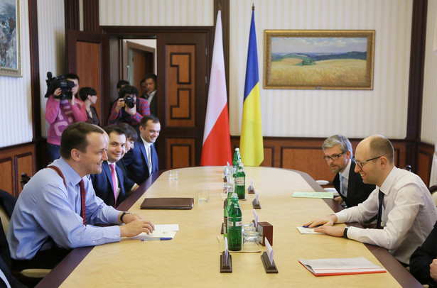 Radosław Sikorski na spotkaniu z premierem Ukrainy Arsenijem Jaceniukiem w Kijowie. Fot. PAP/Paweł Supernak