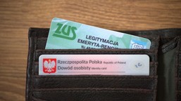 seniorze: nie chowaj legitymacji emeryta-rencisty do szafy. z tych ulg