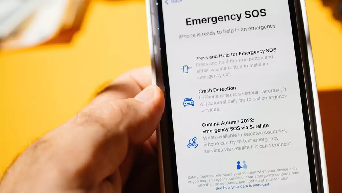 Funkcja Emergency SOS może uratować życie Wystarczy ustawić jedną opcję w smartfonie